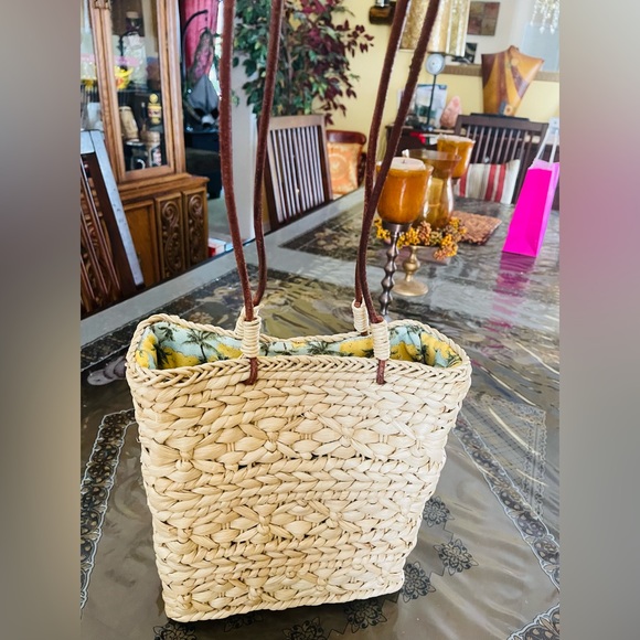 It’s a beautiful Zara wicker bag. Great for summer and vacay destinations 👜 - Picture 2 of 6
